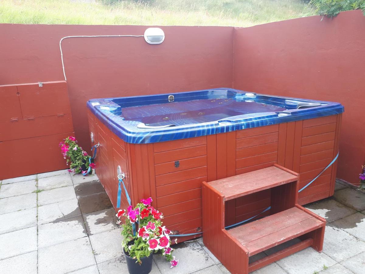 Brunalaug Guesthouse - Holiday Home Eyjafjaroarsveit ภายนอก รูปภาพ
